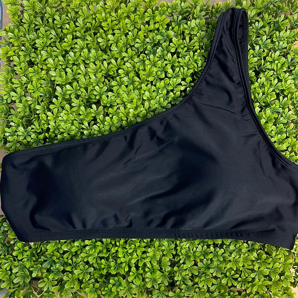 🔥 SALE Black One Shoulder Swim Top | Size XL